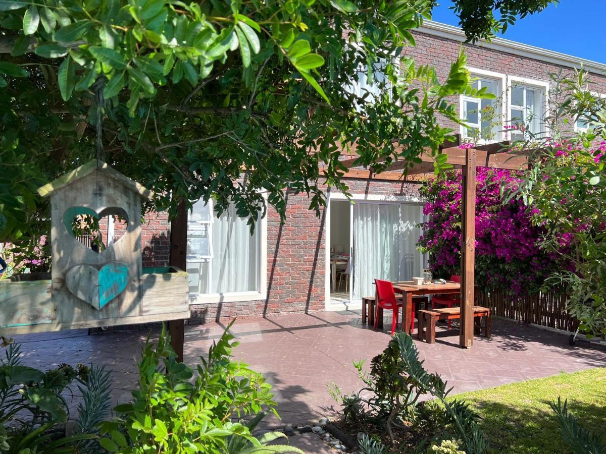 Sunset Beach Living Guesthouse Κέιπ Τάουν Εξωτερικό φωτογραφία
